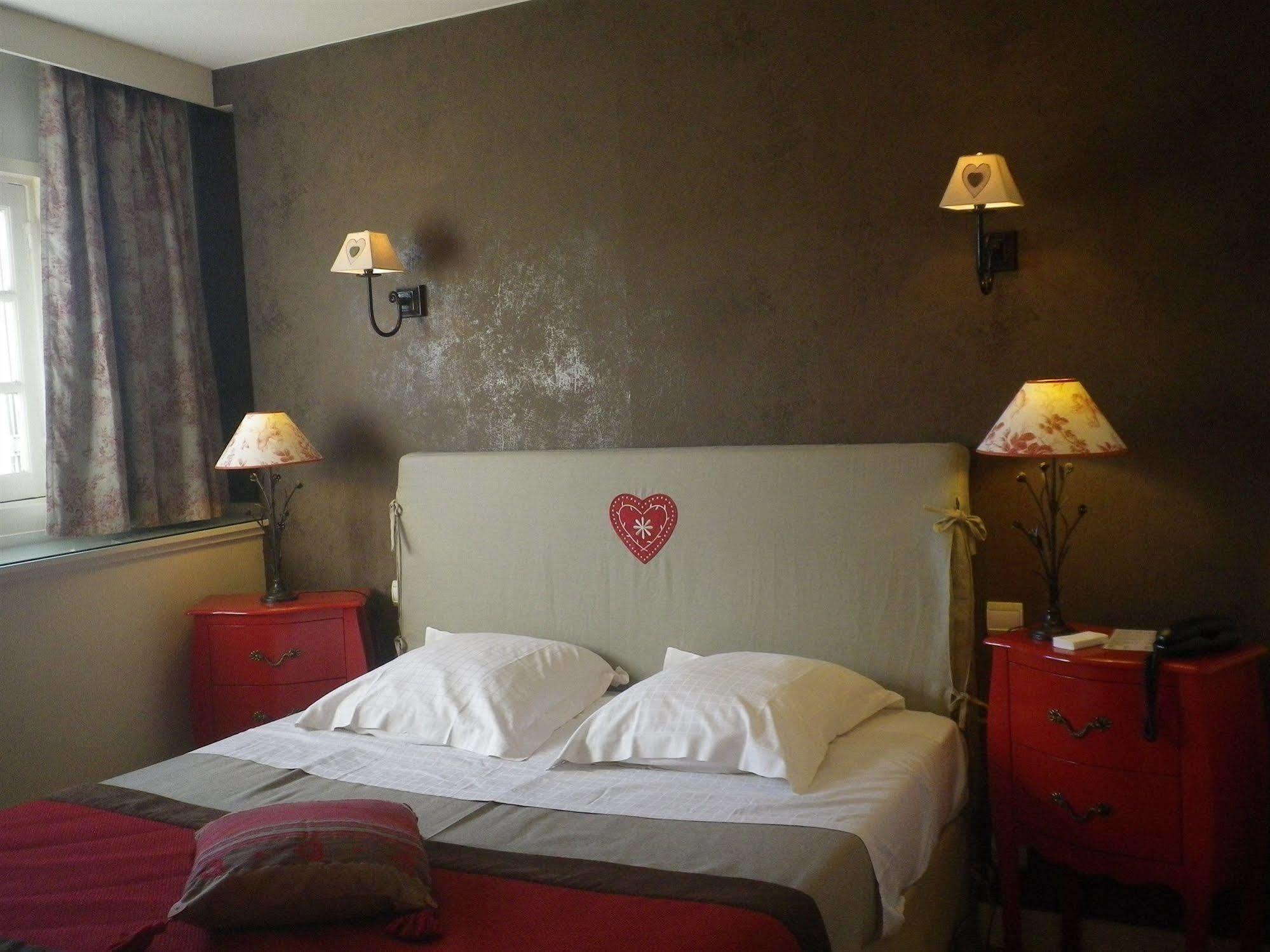 Hotel-Restaurant Ricordeau Loué Eksteriør billede