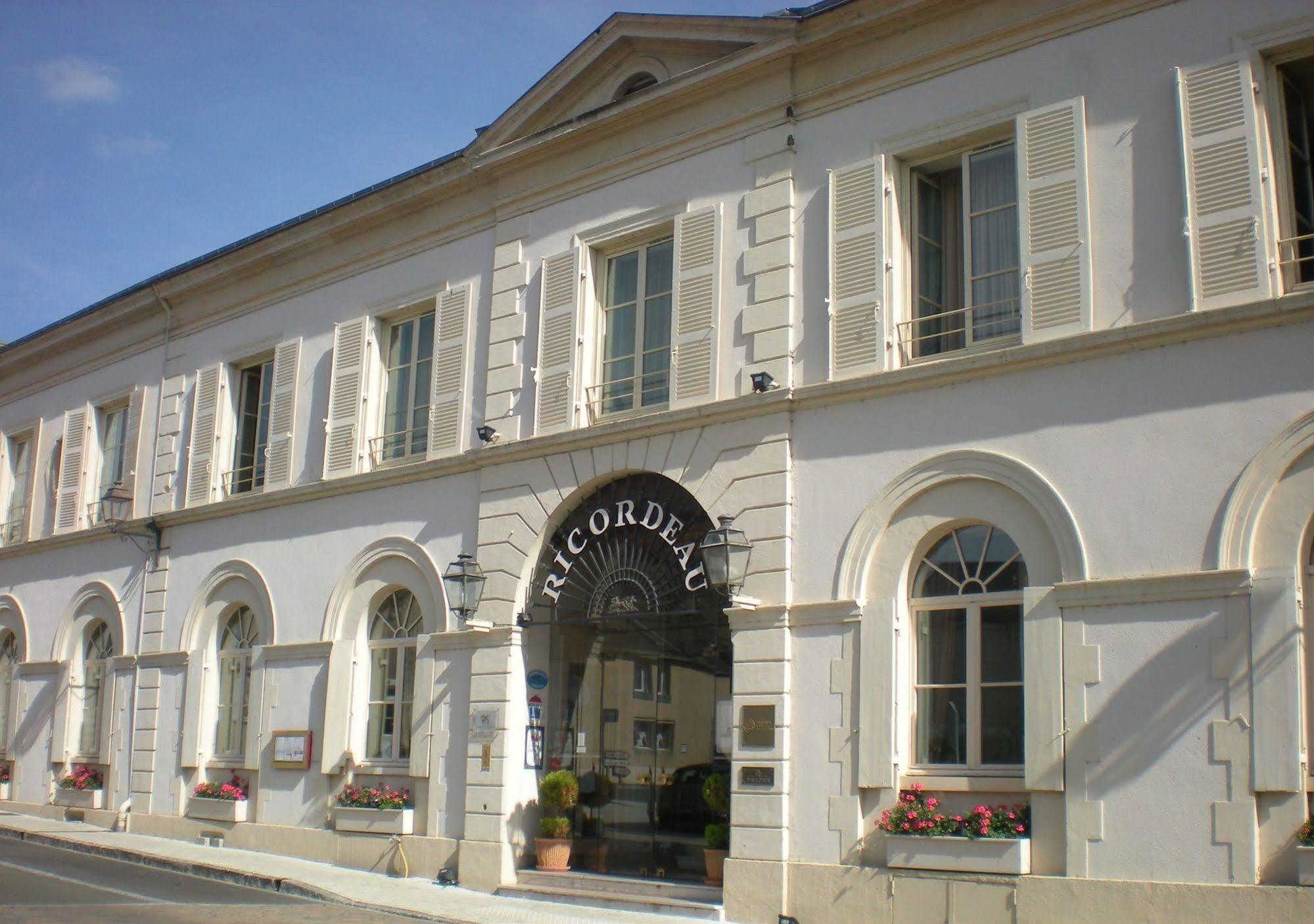 Hotel-Restaurant Ricordeau Loué Eksteriør billede